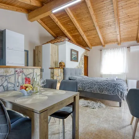 Romantic With Private Pool Appartamento