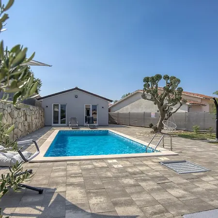 Апартаменты Romantic With Private Pool Канфанар