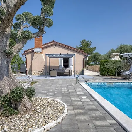 Romantic With Private Pool Apartamento Kanfanar