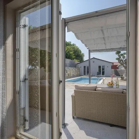 Romantic With Private Pool Kanfanar