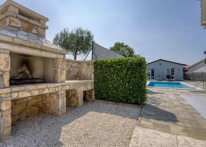 Romantic With Private Pool Lägenhet Kanfanar