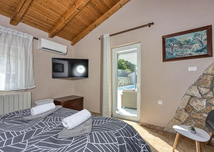 Romantic With Private Pool